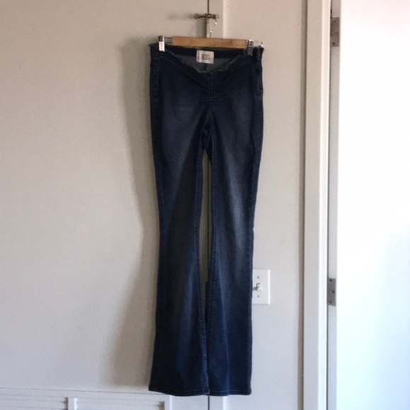 BDG V-cut Flare Jeans - Picture 2 of 5